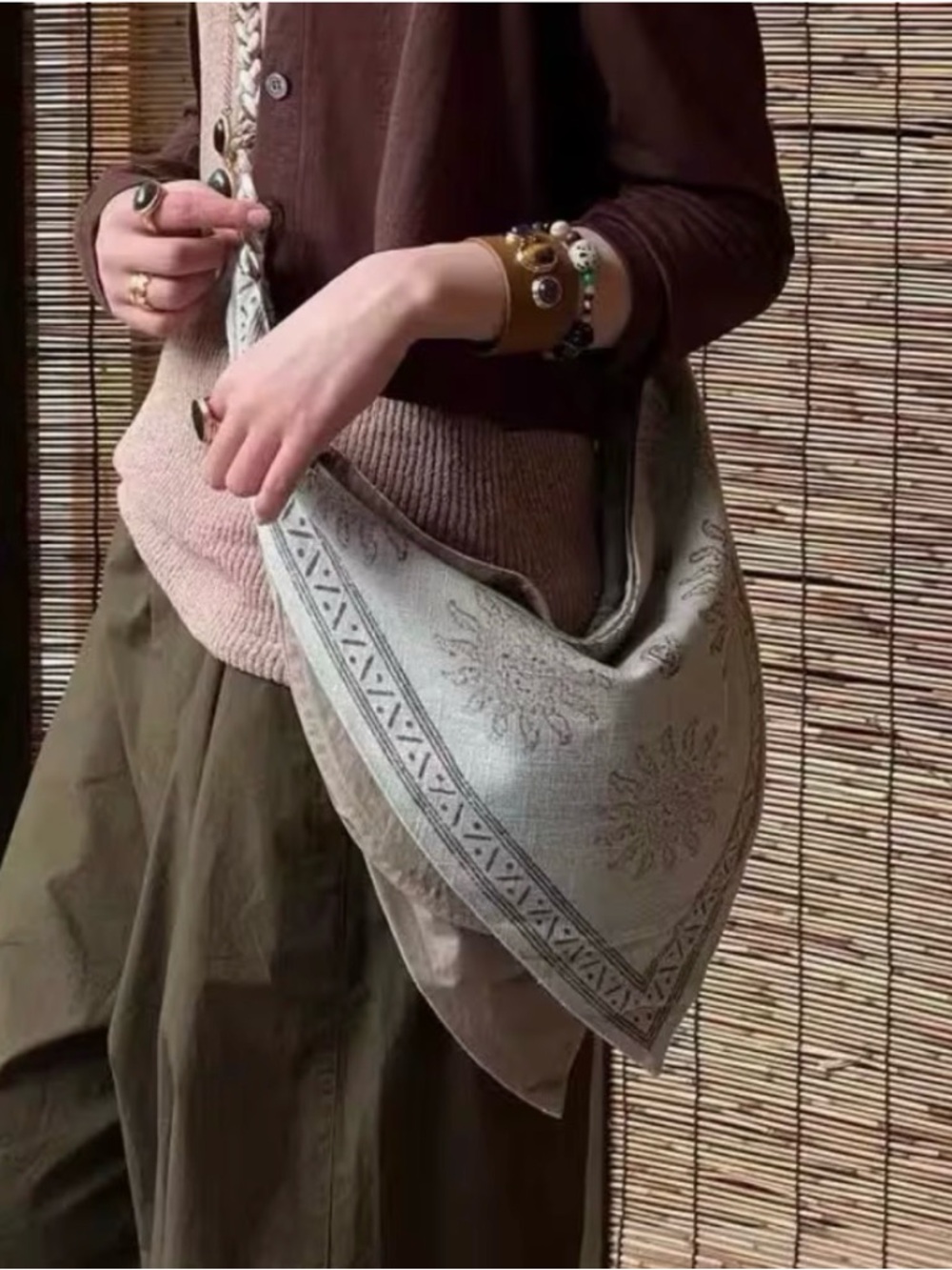 Boho Sun-Embroidered Triangle Shoulder Bag in Light Green Free People NWOT - Picture 5 of 5